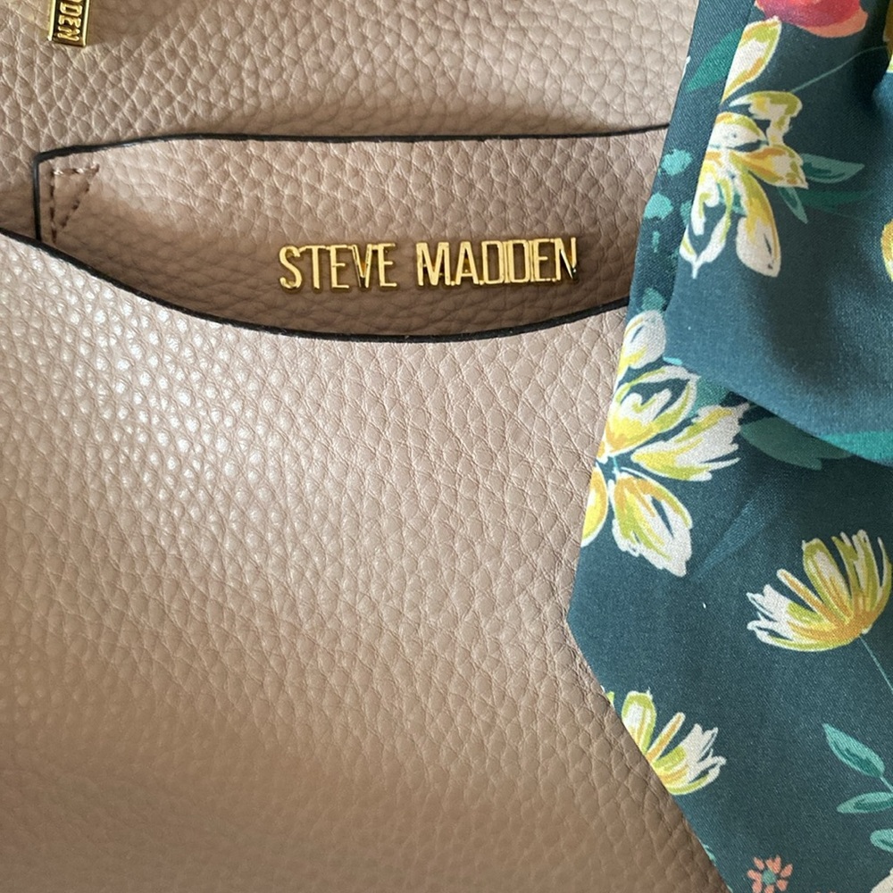 Steve Madden BParker Bag w/Scarf - Picture 6 of 12